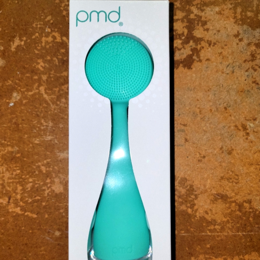 Facial scrubber